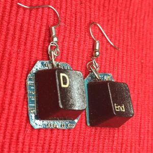 Reciklirane naušnice s tipkama "D" i "End" - unikatne i ručno izrađene