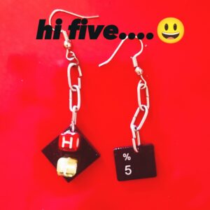 "Hi Five" naušnice - Daj pet svom outfitu!