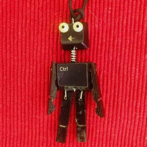 "Ctrl" robot privjesak - Ručno izrađen i unikatan!